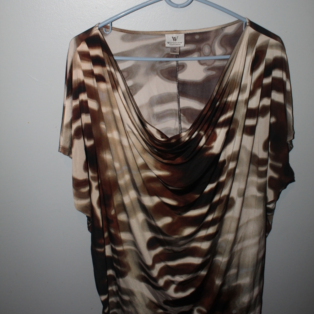 Plus women's top